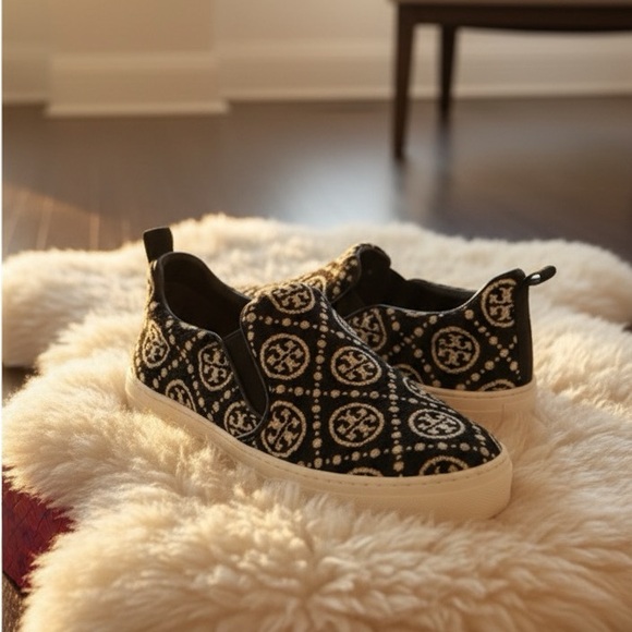 NWT Tory Burch Black and Cream Monogram Sneakers - Picture 1 of 10